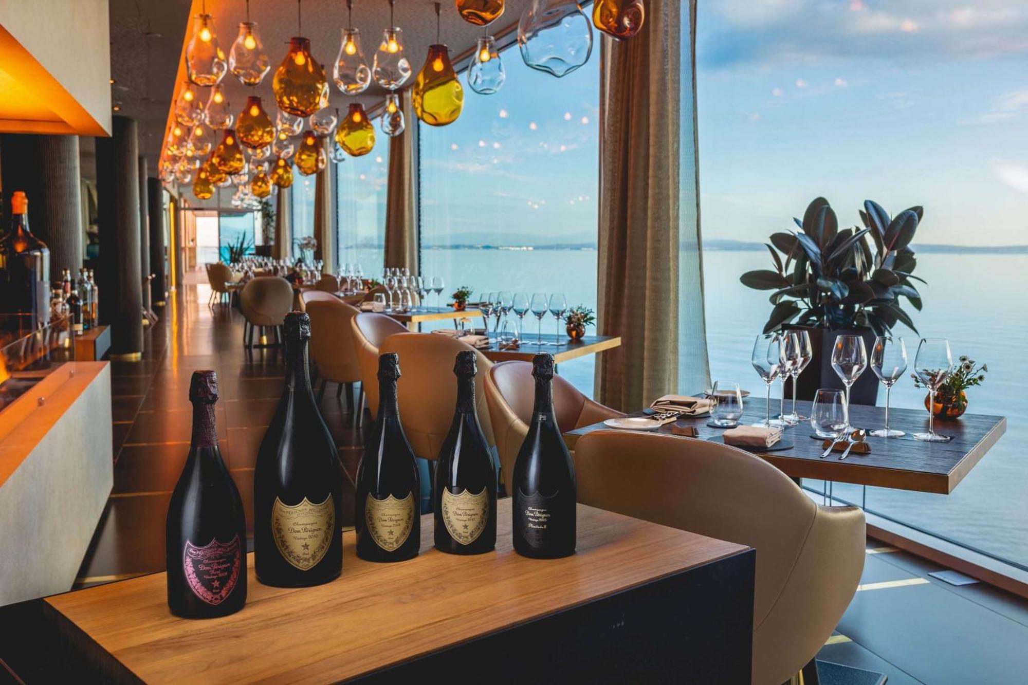 Hilton Rijeka Costabella Beach Resort And Spa Eksteriør bilde Dom Pérignon