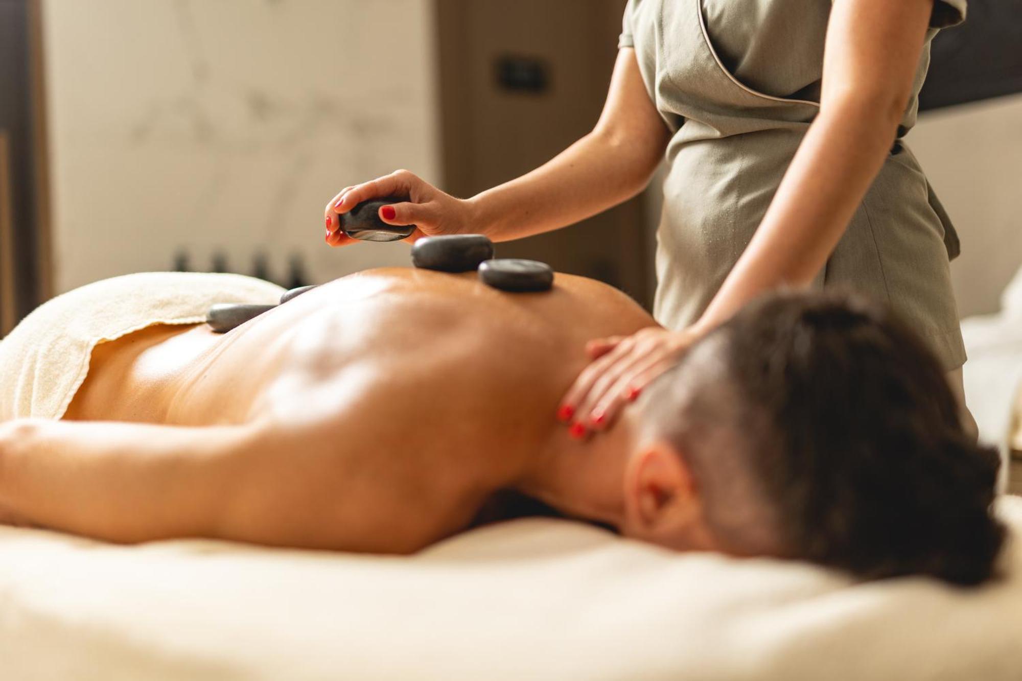 Hilton Rijeka Costabella Beach Resort And Spa Eksteriør bilde Hot stone massage