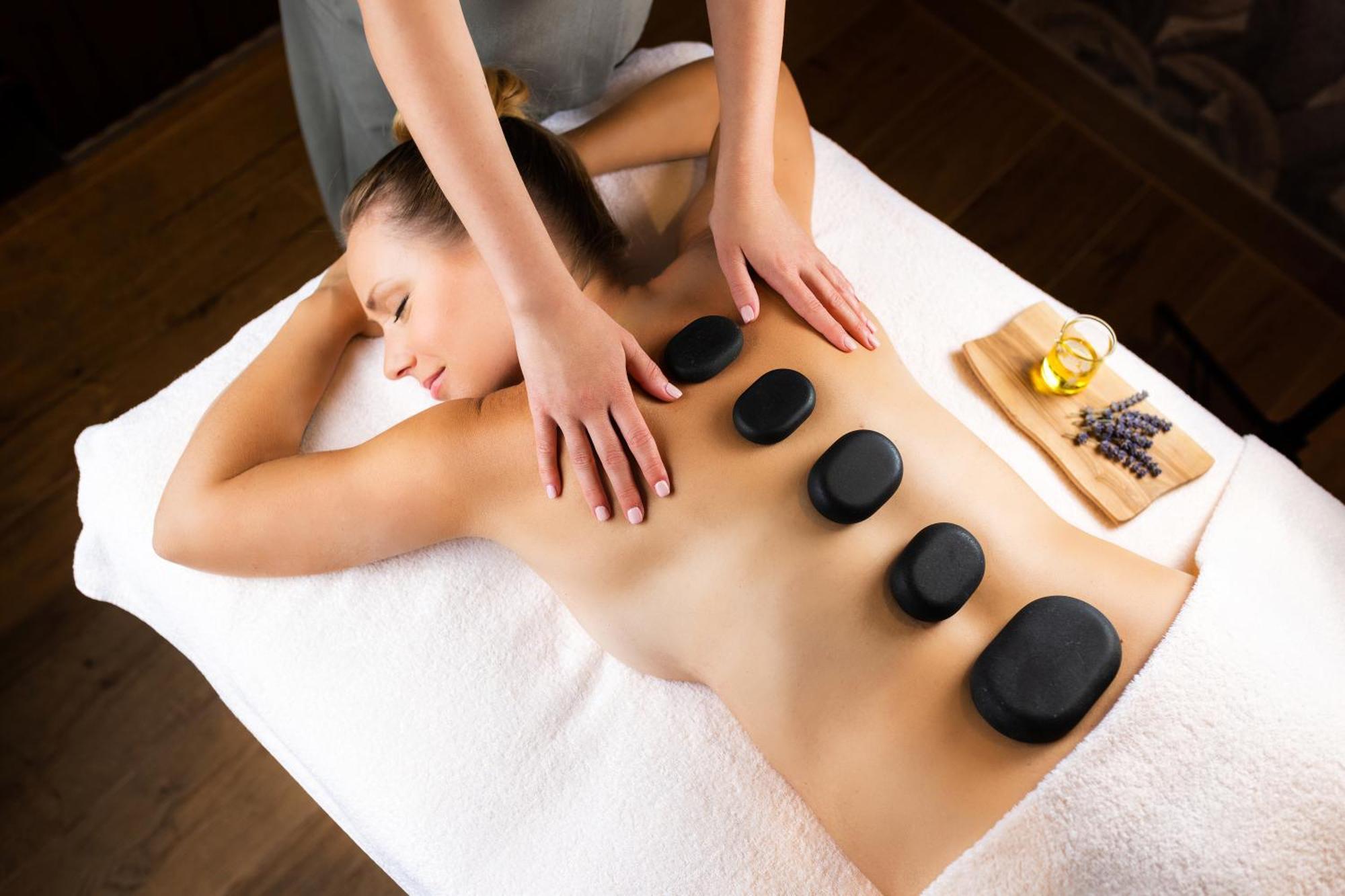 Hilton Rijeka Costabella Beach Resort And Spa Eksteriør bilde Hot stone massage