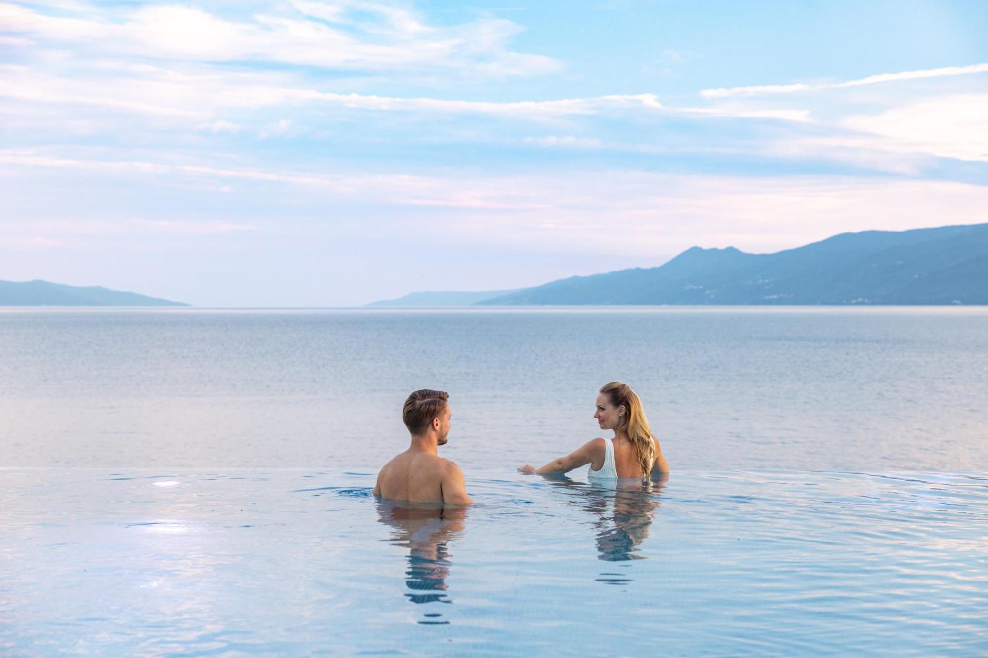 Hilton Rijeka Costabella Beach Resort And Spa Eksteriør bilde Bathing in the Dead Sea