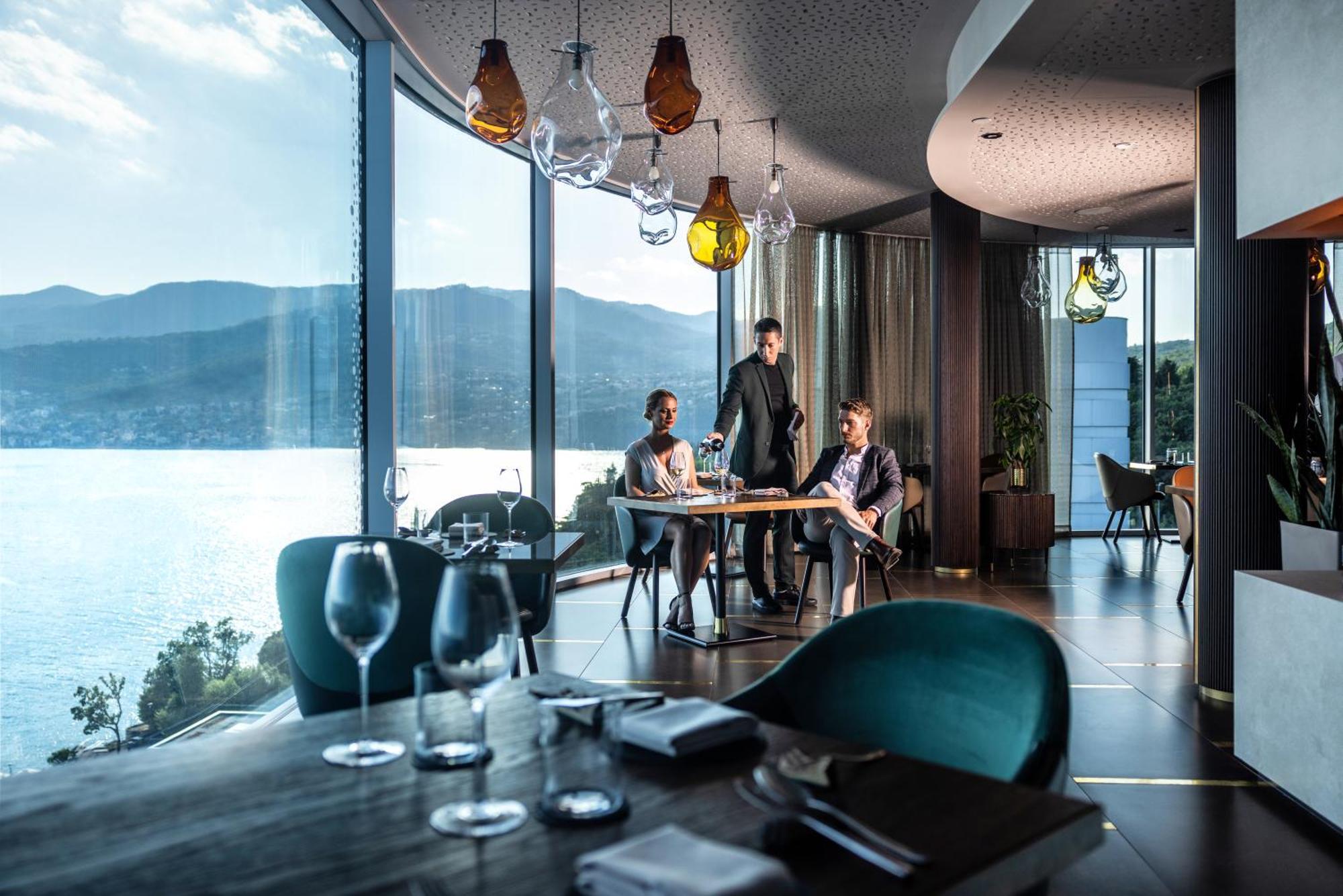 Hilton Rijeka Costabella Beach Resort And Spa Eksteriør bilde Restaurant 1705