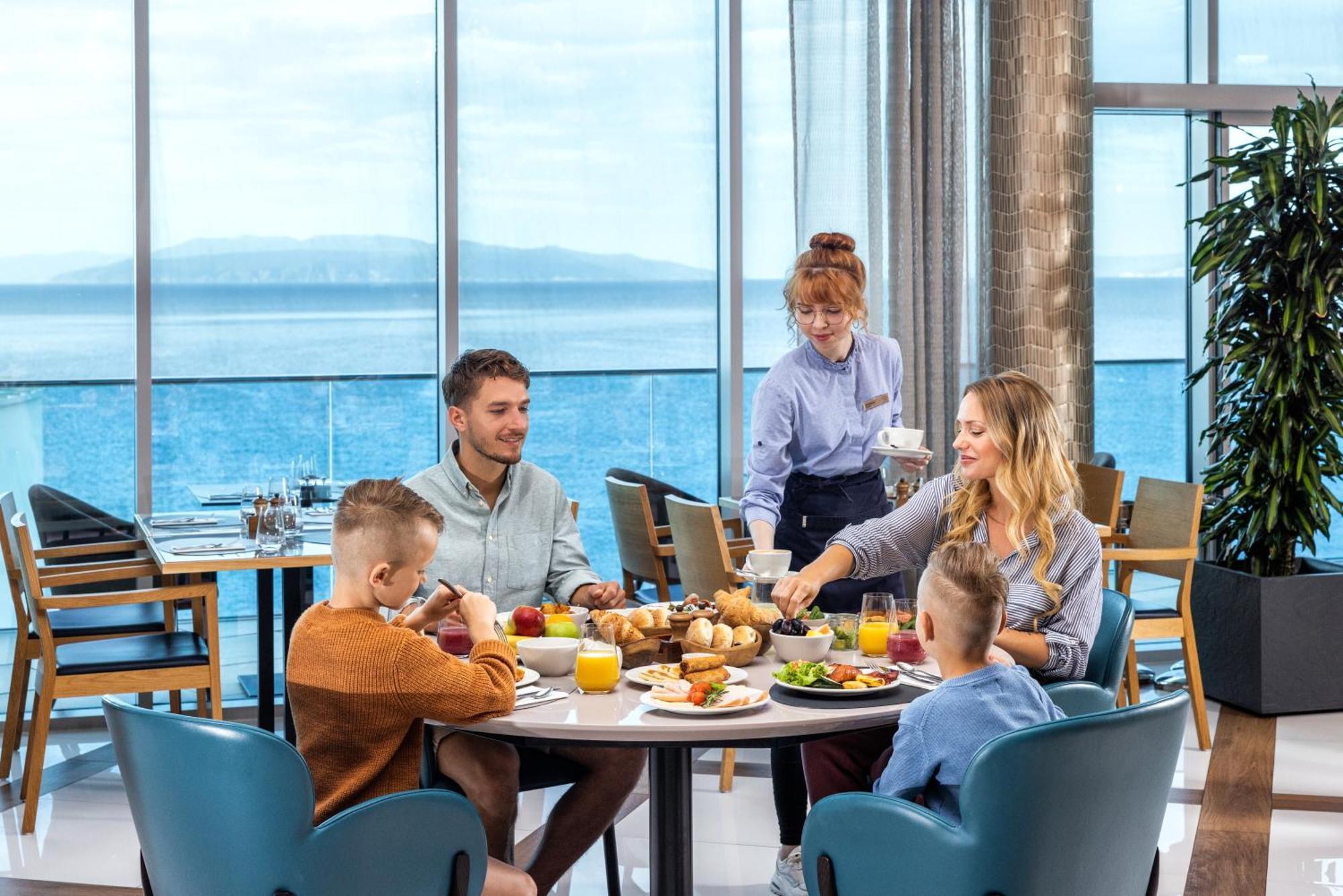 Hilton Rijeka Costabella Beach Resort And Spa Eksteriør bilde Family dining at the airport