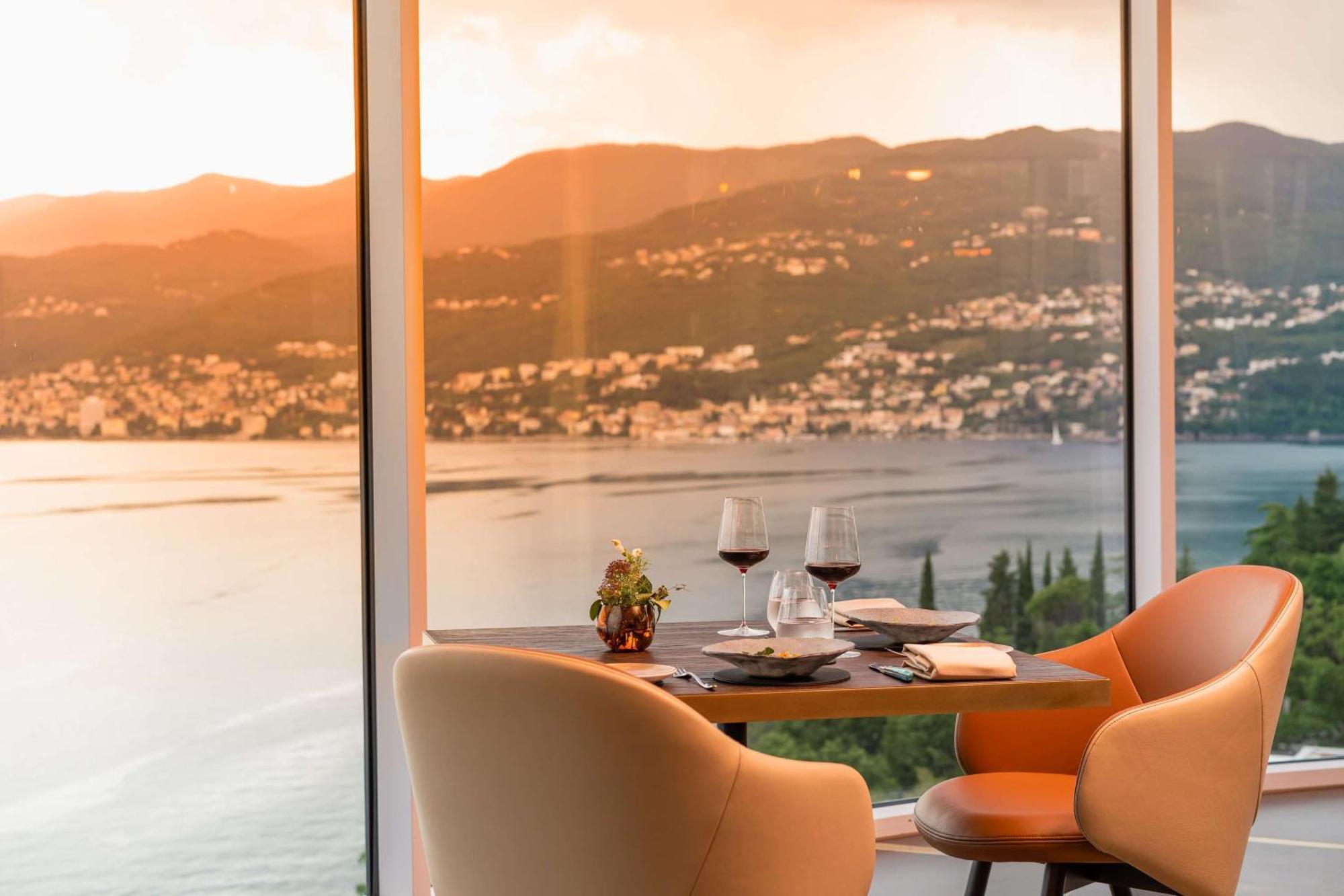 Hilton Rijeka Costabella Beach Resort And Spa Eksteriør bilde View from the restaurant