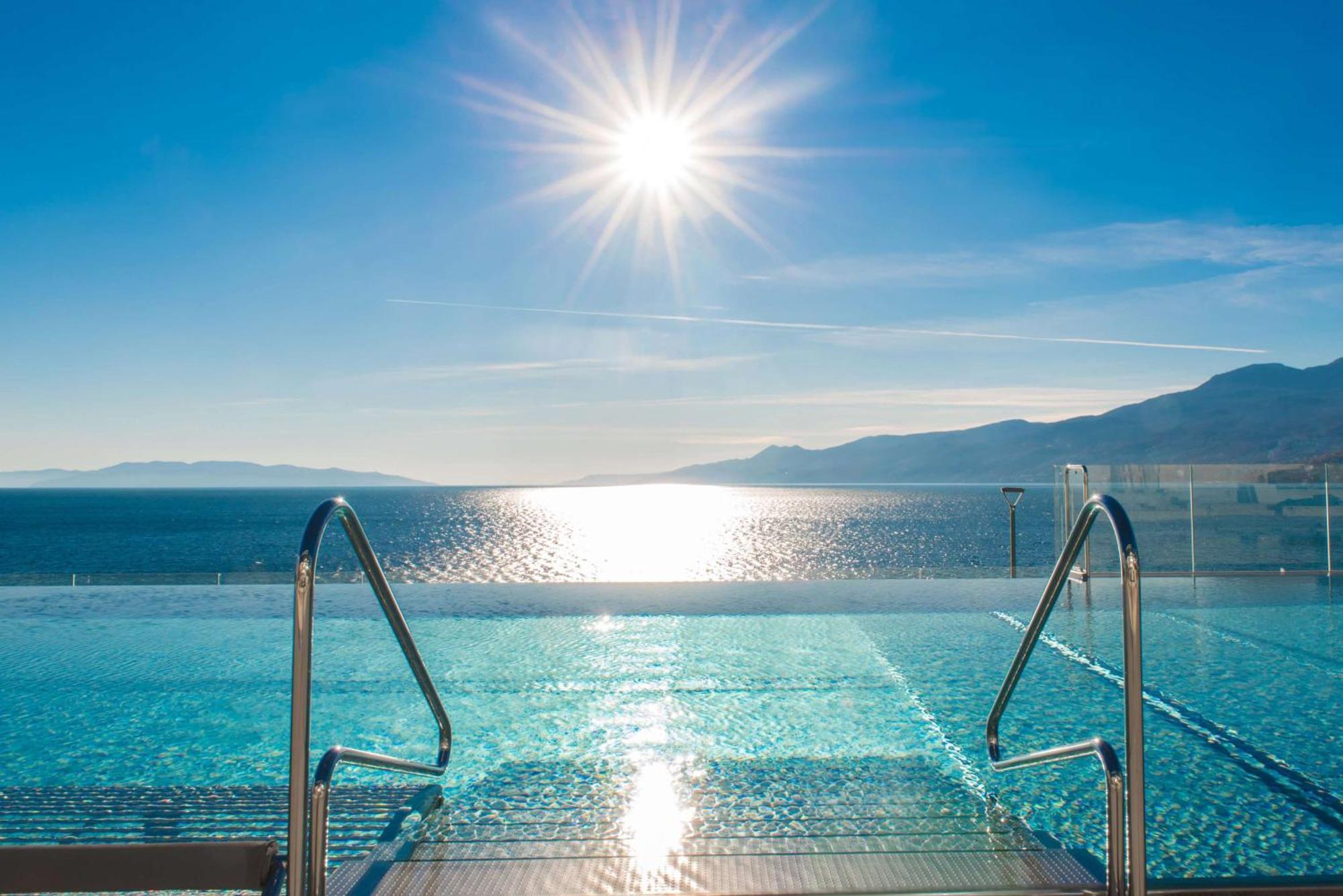 Hilton Rijeka Costabella Beach Resort And Spa Eksteriør bilde View from the rooftop pool