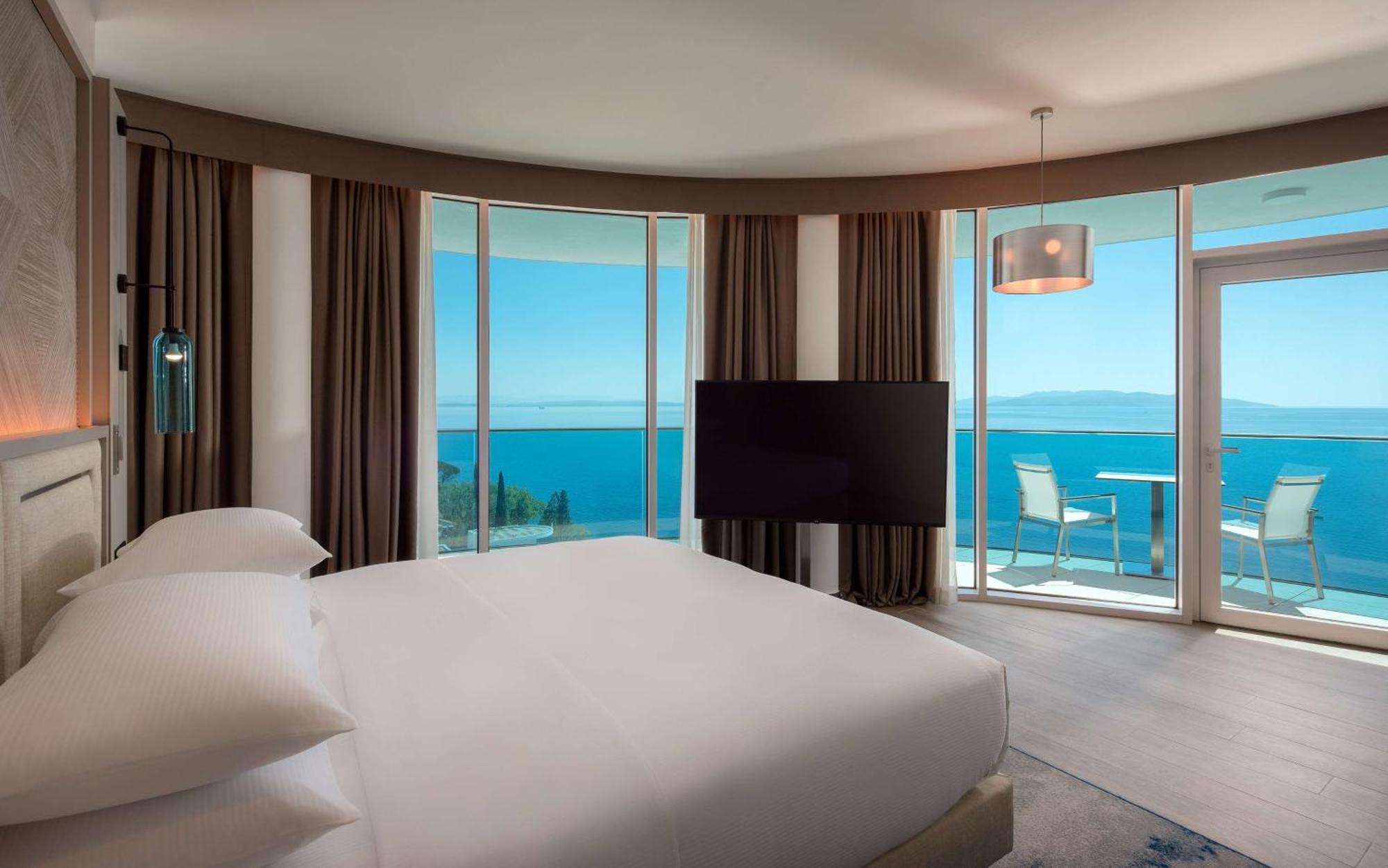 Hilton Rijeka Costabella Beach Resort And Spa Eksteriør bilde Suite